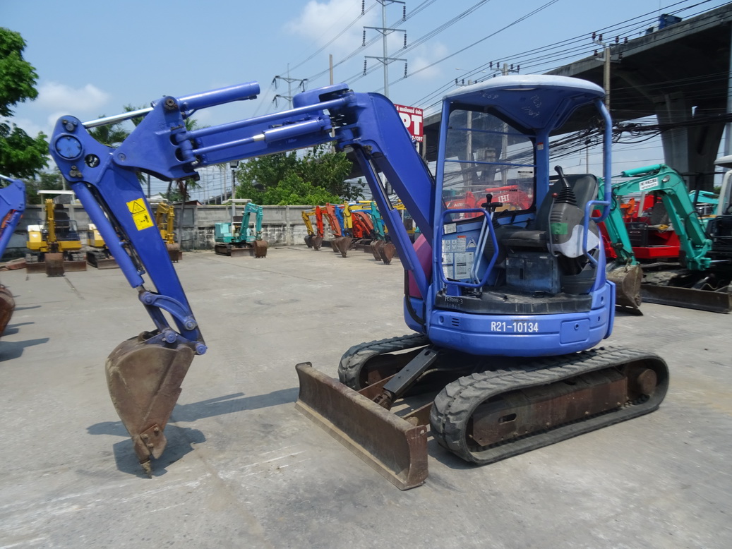 รถแม็คโครเล็ก Komatsu PC30UU-3